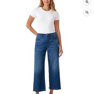 NWT Stylish Indigo Wide-Leg Cropped Jeans